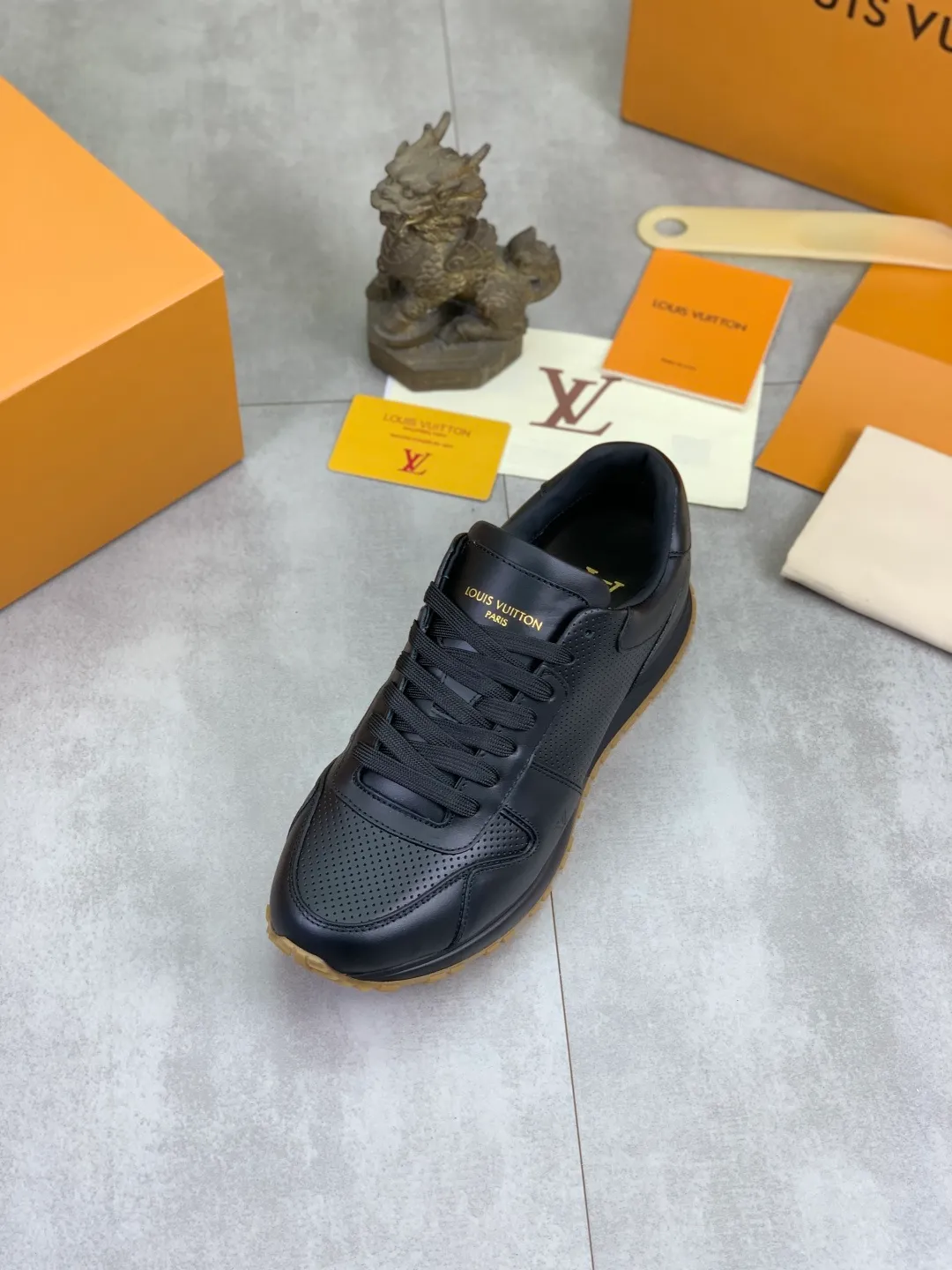 Men's men's shoes 💰P680 new style 💶 punched series [LOUIS VUITTON] (original order) new style 🍀LV Louis Vuitton * - top version of LV classic trendy shoes! Made of imported original cowhide and water-dyed cowhide lining. The latest original wear-resistant rubber combination outsole! High quality products! Multiple colors available, code number: 39-45 (38 46 customized)